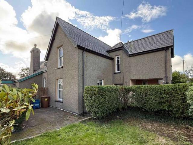 House for sale in Bryncroes, Wales