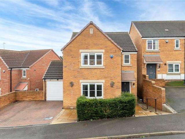 House for sale in Churwell, West Yorkshire