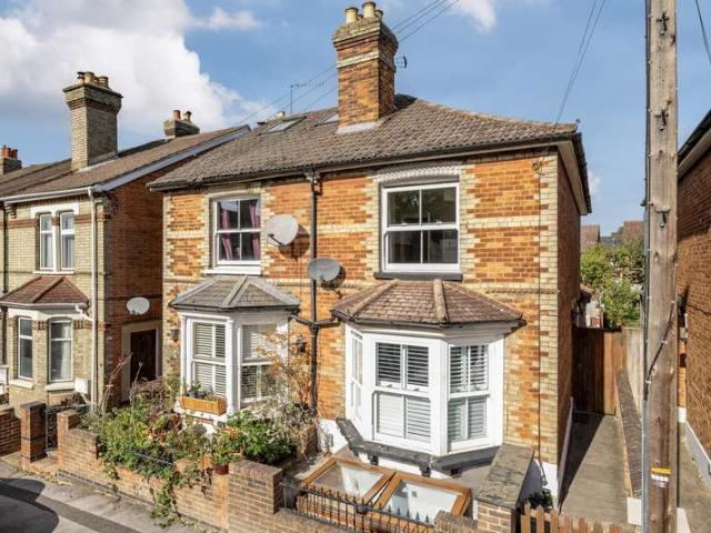 House for sale in Guildford Park, Guildford