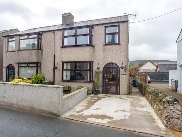 House for sale in Llanrug, Wales