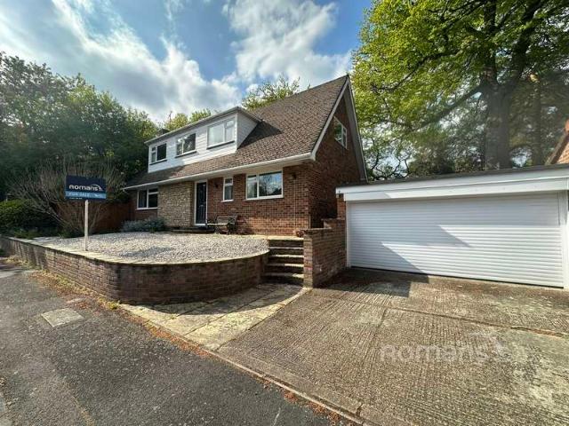 House for sale in Fleet, Hart