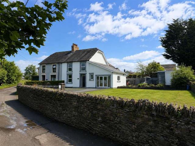 House for sale in Llanybydder, Wales