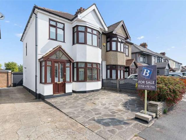 House for sale in Hornchurch, Greater London