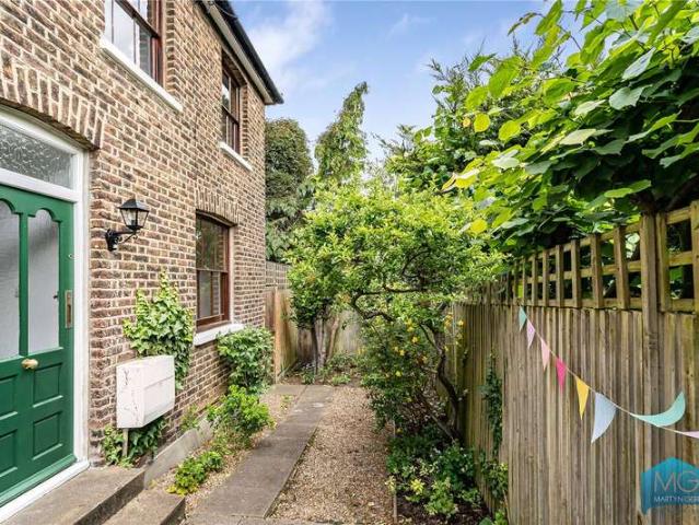 House for sale in Muswell Hill, Greater London