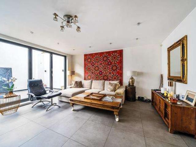House for sale in North Finchley, Greater London