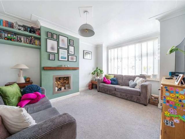 House for sale in London Borough of Ealing, Perivale