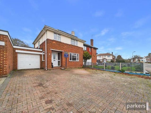 House for sale in Woodley