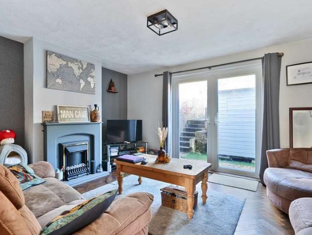 House for sale in Kingswood