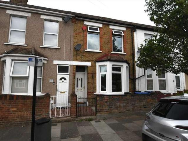 House for sale in Upper Edmonton, Greater London