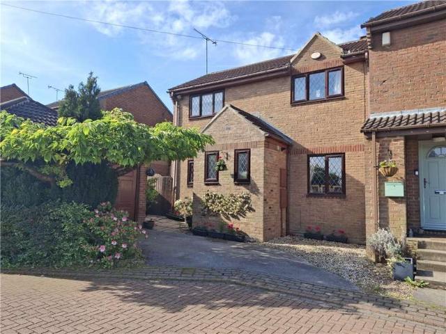House for sale in Tingley, West Yorkshire