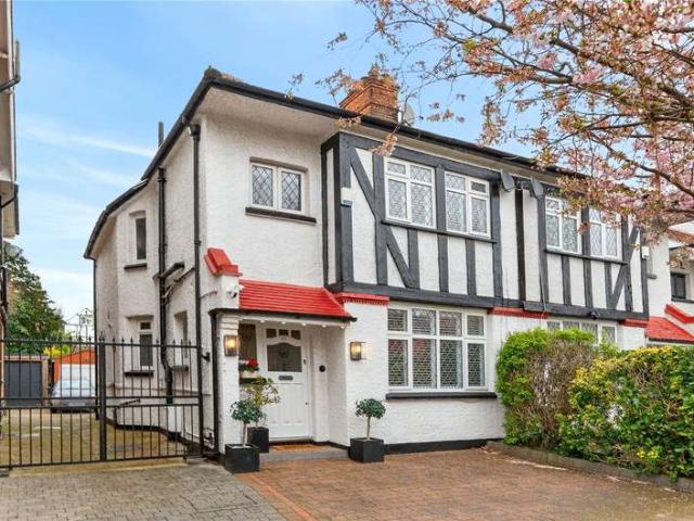 House for sale in Bush Hill Park, Greater London