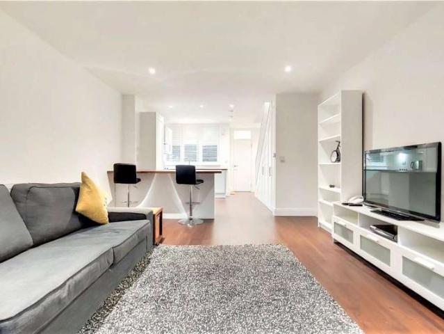 House for sale in Southfields, Greater London