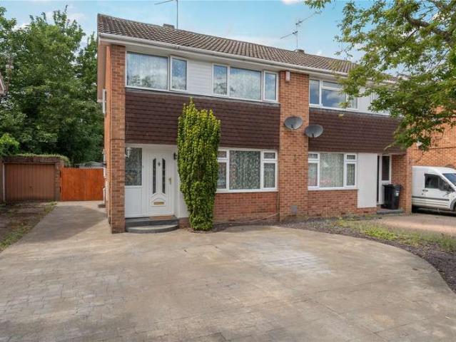 House for sale in Woodley