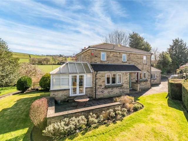 House for sale in Cottingley, West Yorkshire