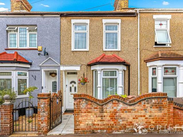 House for sale in Badgers Dene, Grays