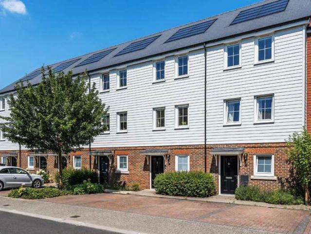 House for sale in The Butts, Kent