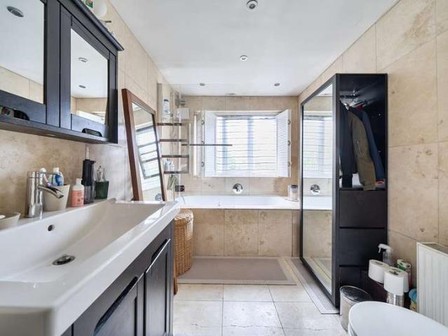 House for sale in Rosehill, Greater London