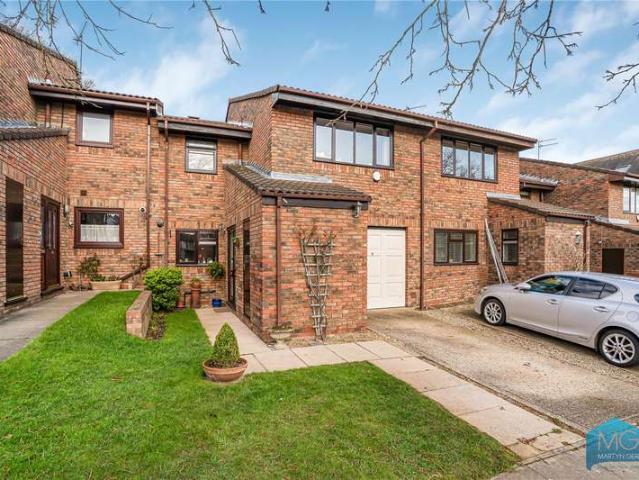 House for sale in Winchmore Hill, Edmonton