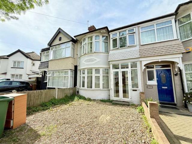 House for sale in Chingford Mount, Highams Park