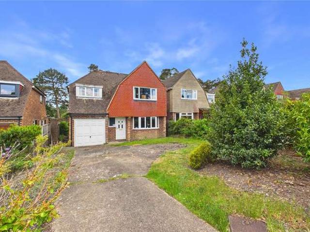 House for sale in Heol-las, Surrey