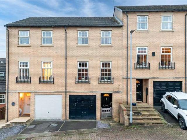 House for sale in Churwell, West Yorkshire