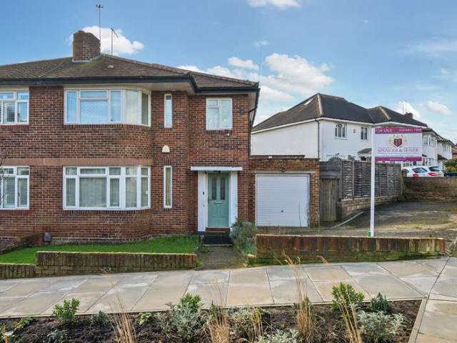 House for sale in Friern Barnet, Greater London