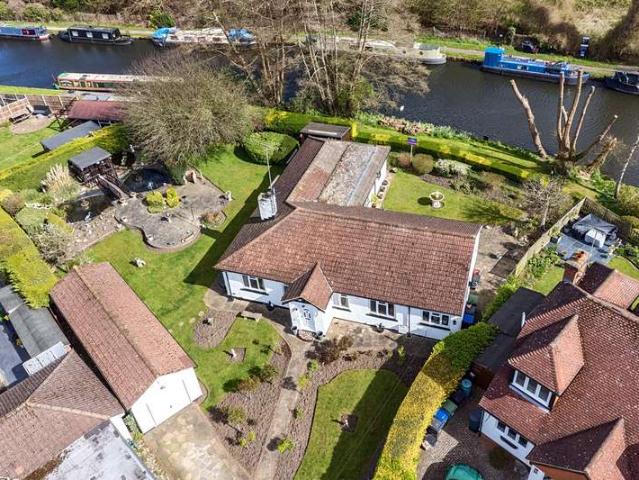 House for sale in Denham
