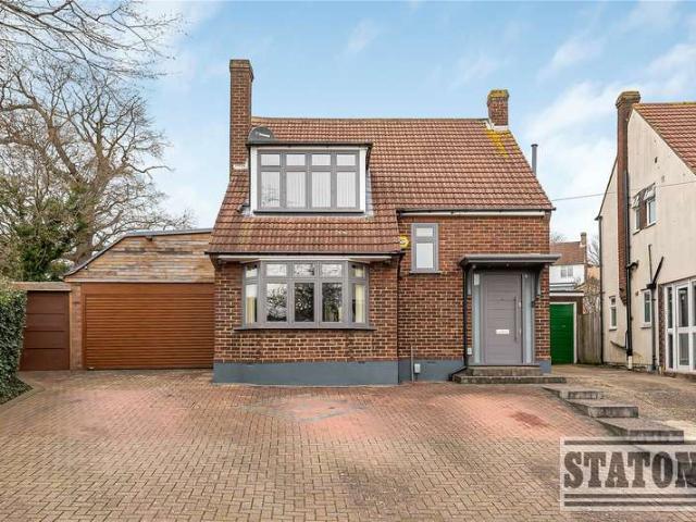 House for sale in Oakmere, Potters Bar