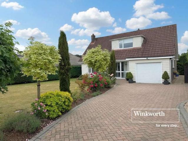 House for sale in Tricketts Cross, Ferndown