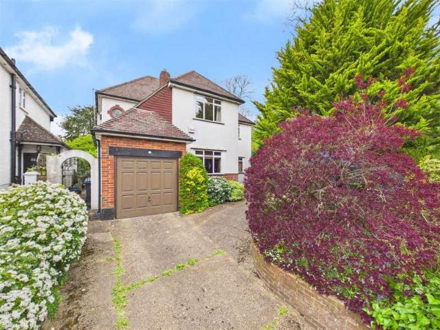 House for sale in London Borough of Croydon, Sanderstead