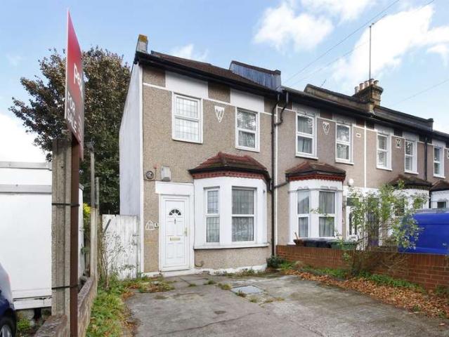 House for sale in London Borough of Lewisham, Bell Green