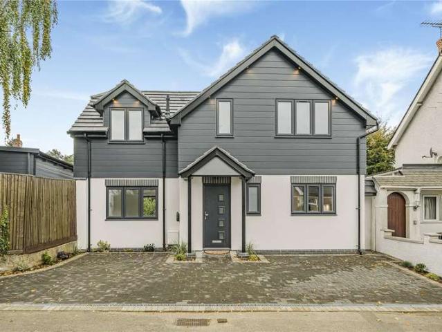 House for sale in Maybury Estate, Woking