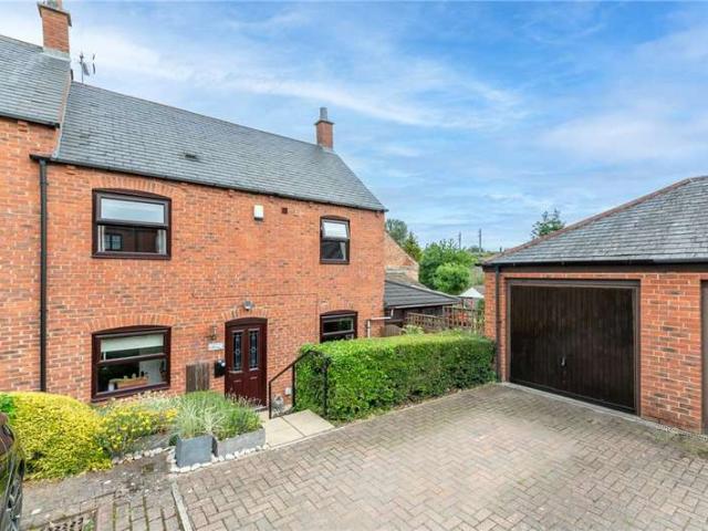 House for sale in Churwell, West Yorkshire
