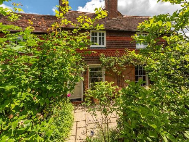 House for sale in Fole, Surrey