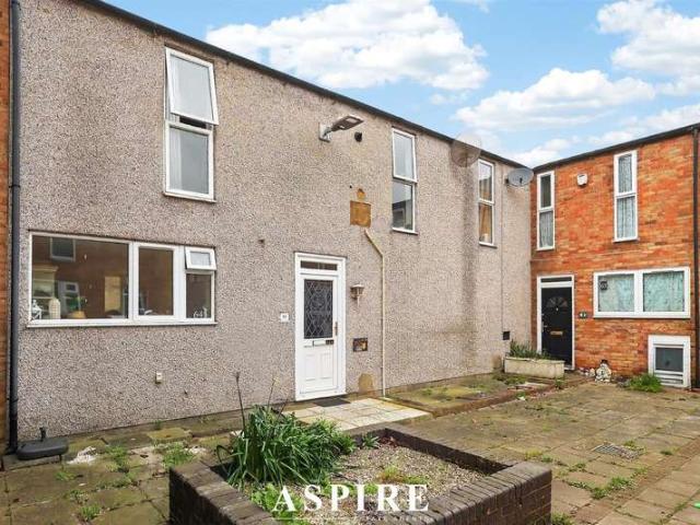 House for sale in Laindon, Essex