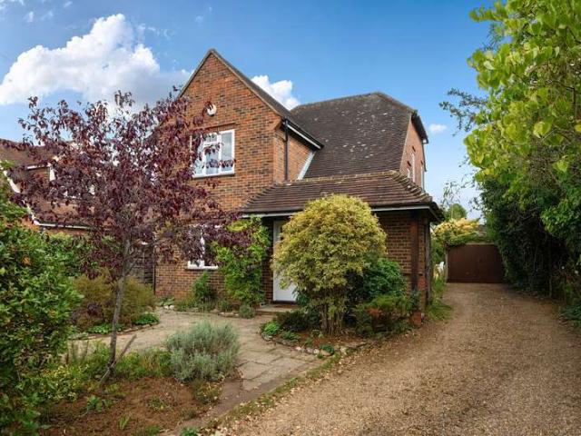 House for sale in Fole, Surrey