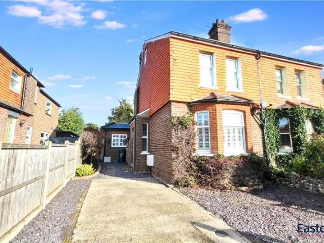 House for sale in Walton On The Hill, Reigate and Banstead