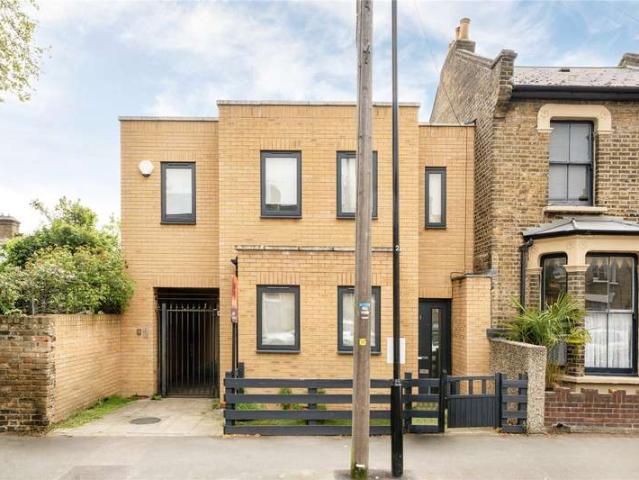 House for sale in Stratford New Town, Greater London