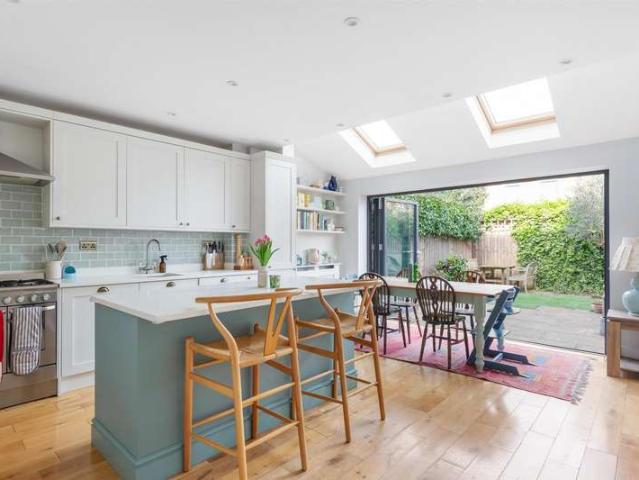 House for sale in Summerstown, Greater London