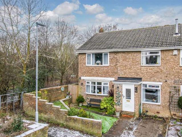 Townhouse for sale in Gawthorpe, West Yorkshire