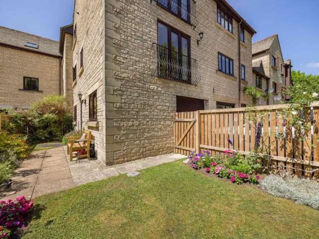 House for sale in Thrupp, School House