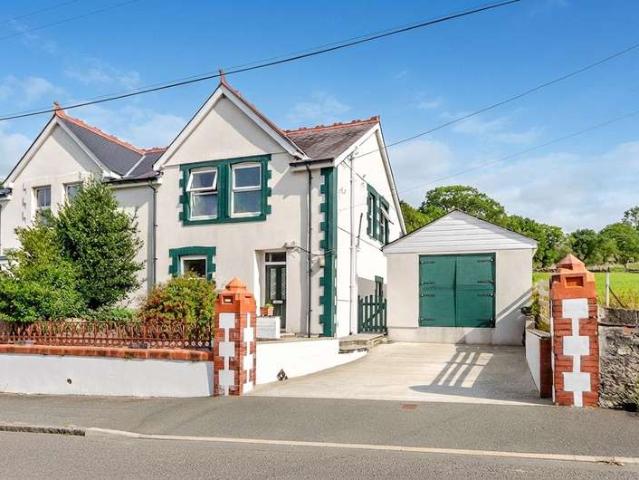 House for sale in Llanllyfni, Nantlle