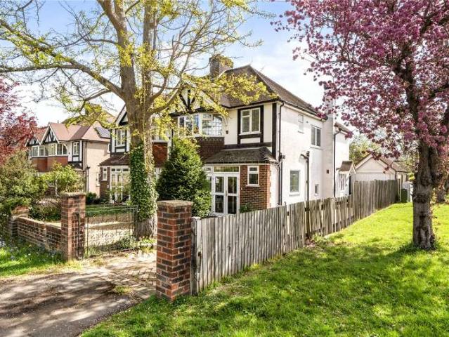 House for sale in Woodcote, Epsom