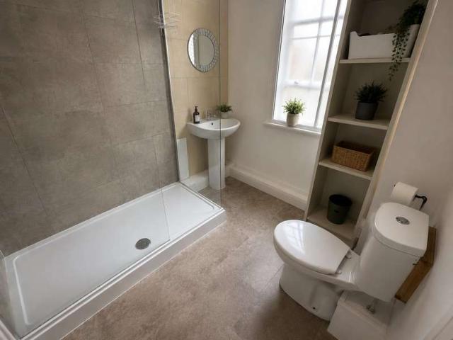 House for rent in Calderstones