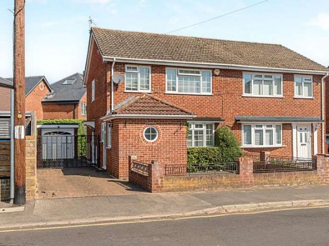 House for sale in Fole, Surrey