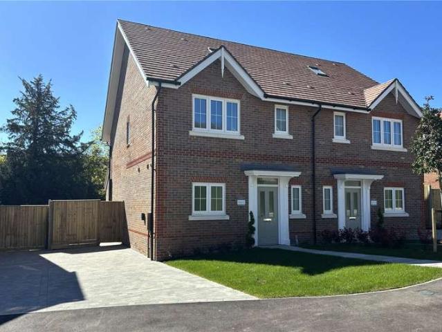 House for sale in Martin's Heron, Winkfield