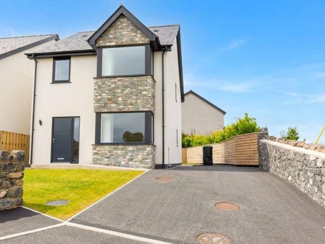 House for sale in Gwalchmai, Wales