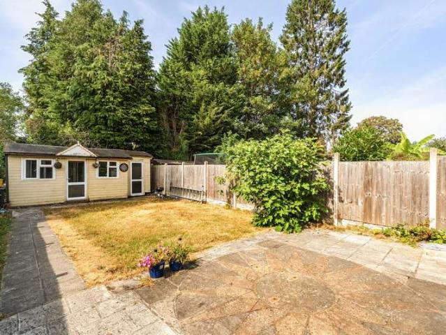 House for sale in Maybury Estate, Woking