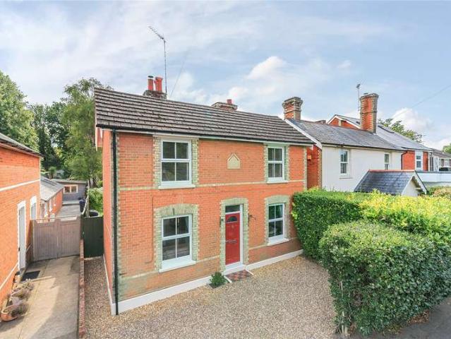House for sale in Heol-las, Surrey