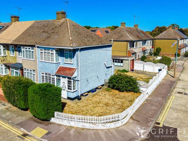 House for sale in Aveley, Essex